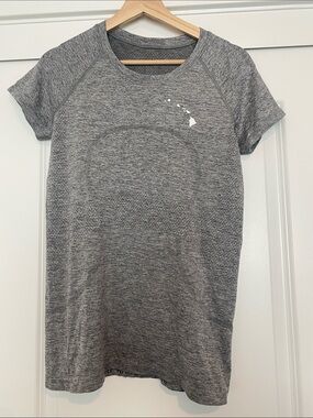 Lululemon Women’s Swiftly Tech Short Sleeve 2.0 with Hawaiian Islands